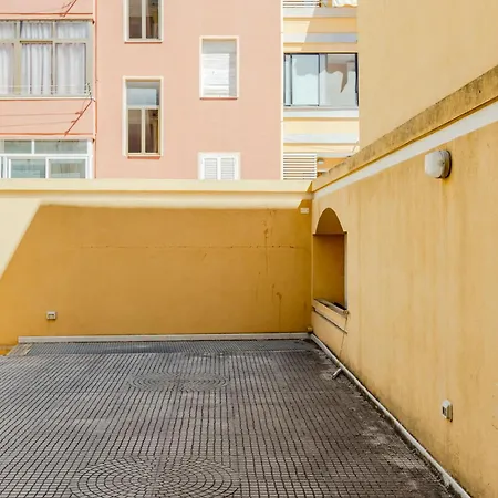 Guesthost - Alma Karalis