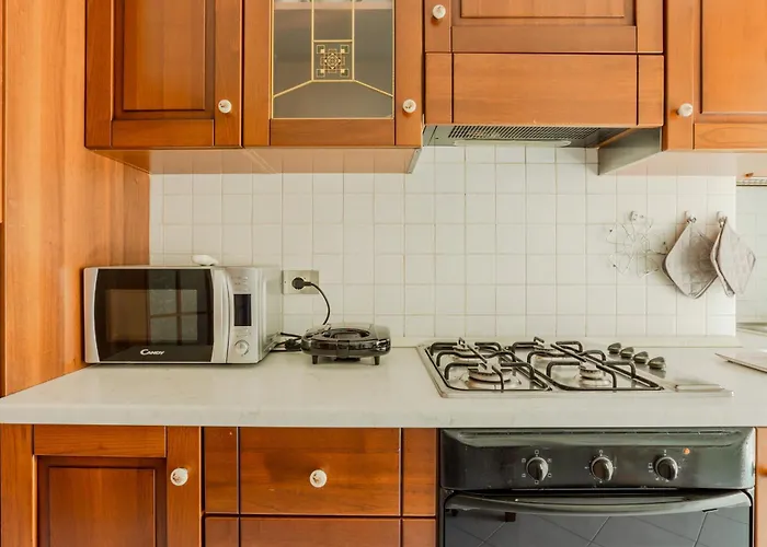 Guesthost - Alma Karalis *